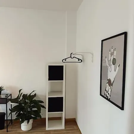 Geraeumige 3-schlafzimmer-wohnung In Koblenz Nahe Uni Apartment *
