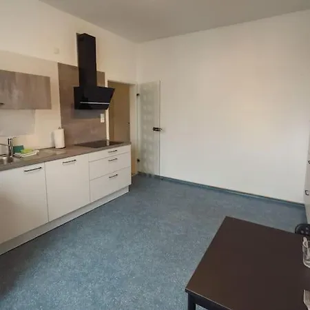 Geraeumige 3-schlafzimmer-wohnung In Koblenz Nahe Uni Apartment *
